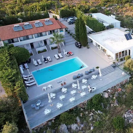 Golden View Hotel 4*